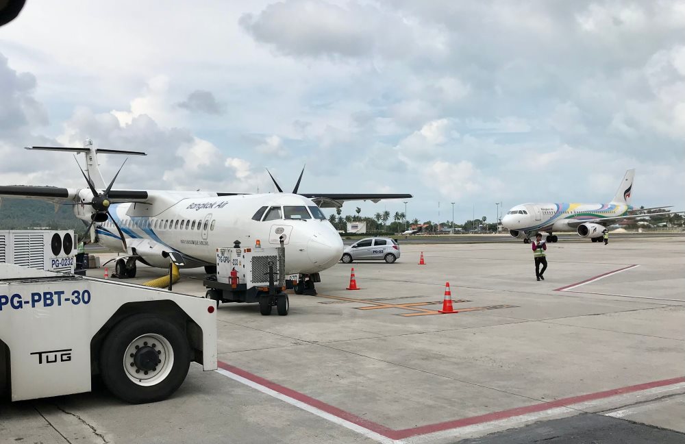 airplanes in the airport